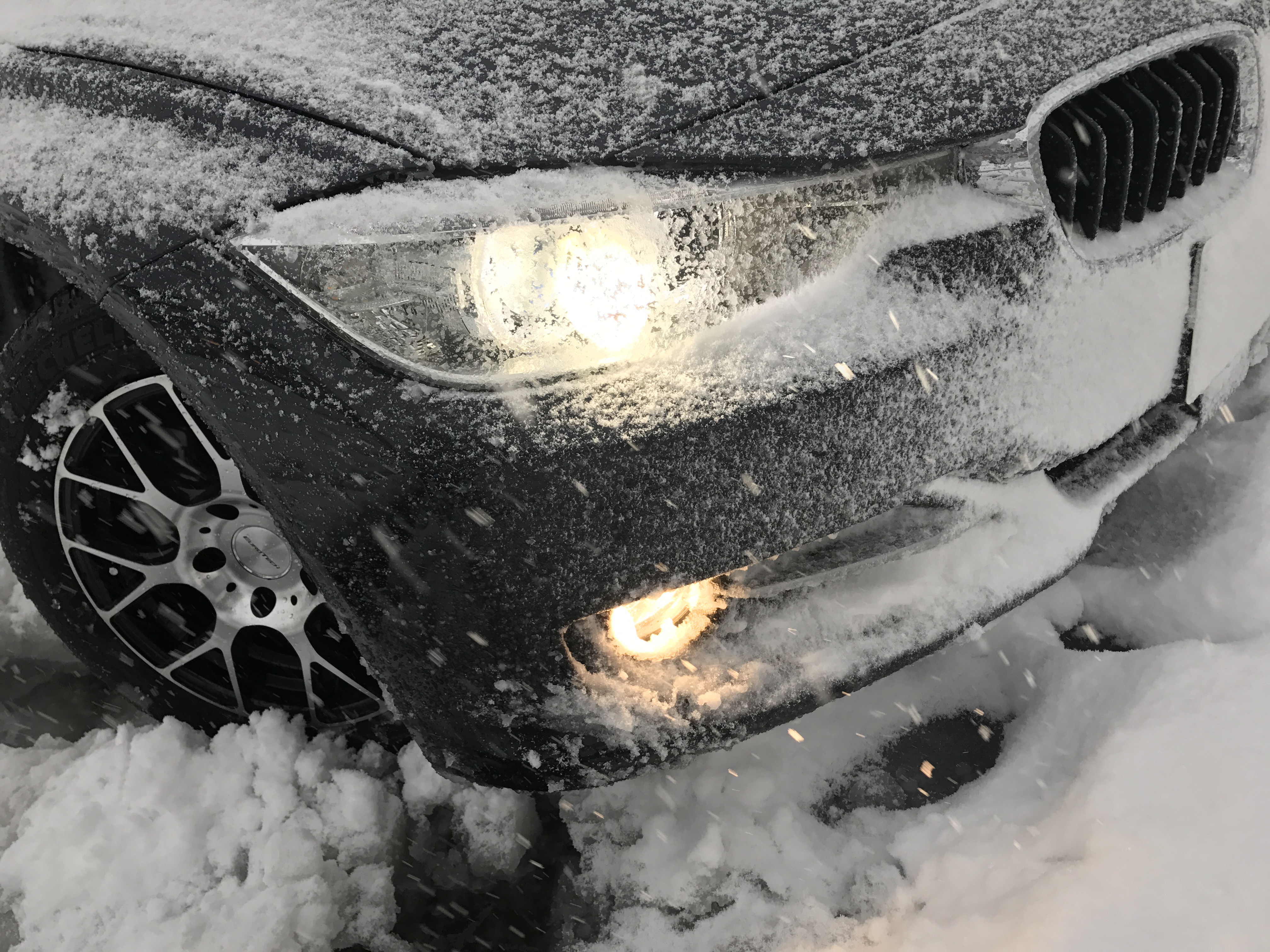 雪でライトが見えなくなる 解決法を考えてみました Bmwに乗って家族みんなでドライブ行こう